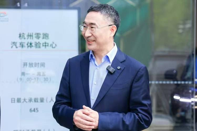 XM外汇平台MT4下载月球样品又有新发现！嫦娥六号揭示月背演化口令